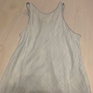 cute washed looking shirt NWT ties in the back